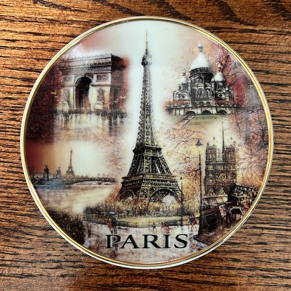 Dessapt Editions Souvenir From Paris France Collector's Plate With Stand - Picture 3 of 6